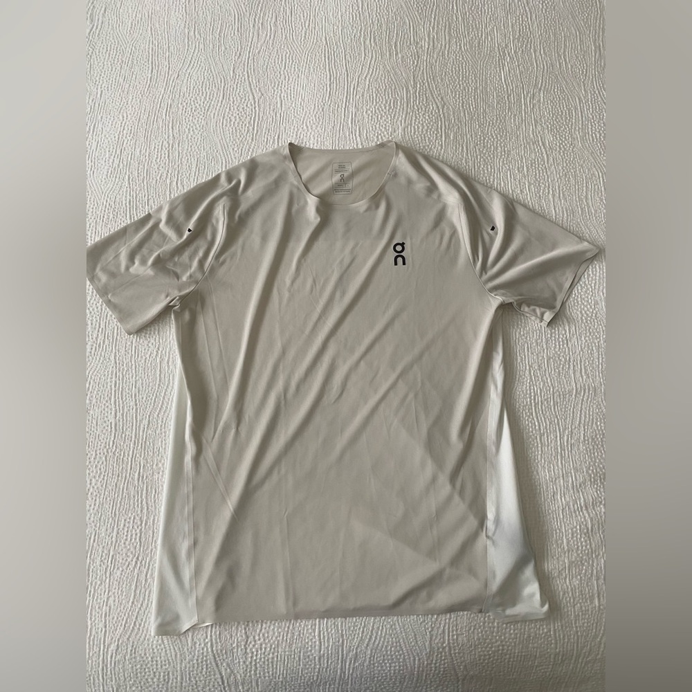 ON RUNNING PERFORMANCE SHORT SLEEVE SHIRT